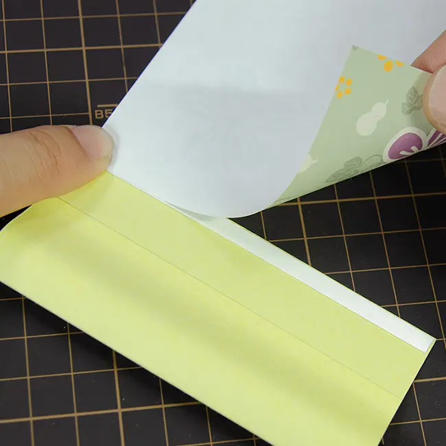 ファブリックアレンジメント「タペストリー」介護レクリエーション作成風景1