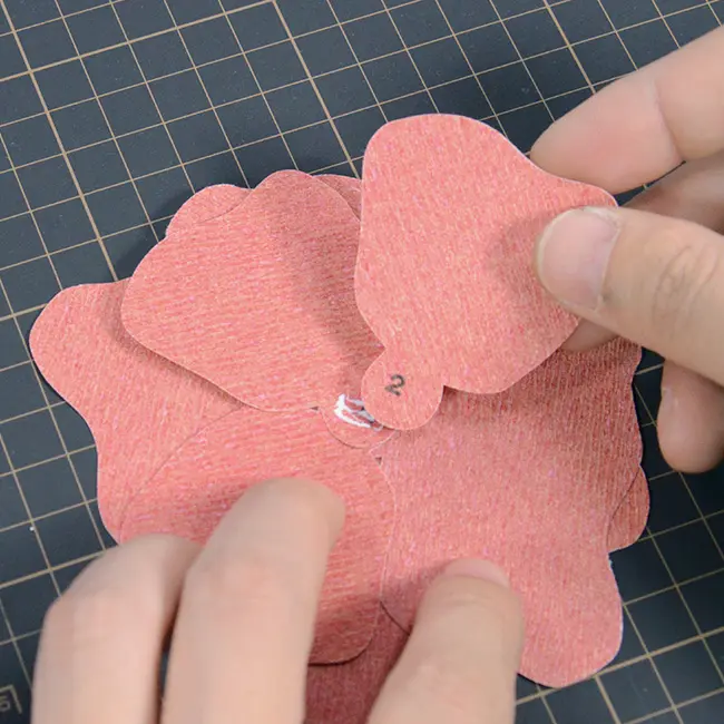 ペーパーアート「薔薇」 制作1