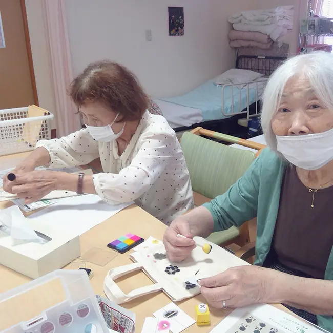 介護施設での制作風景