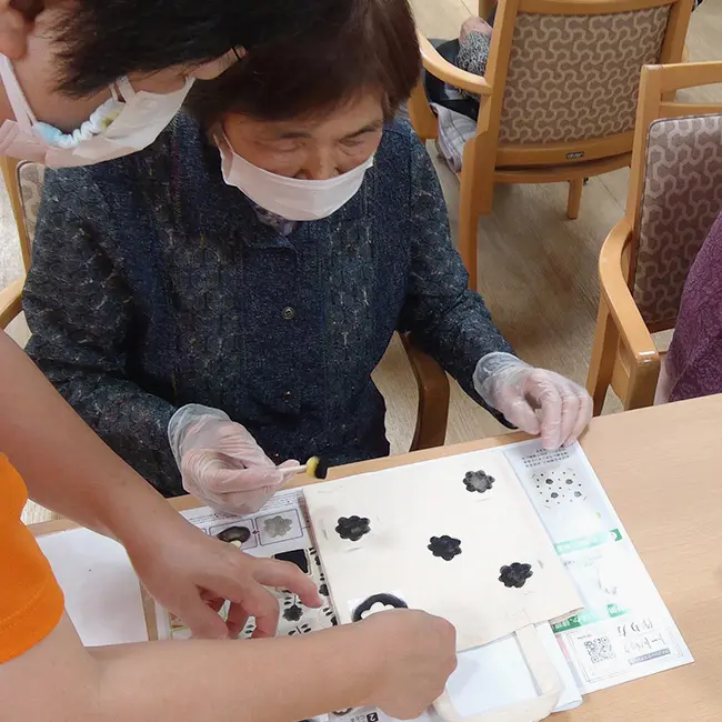 介護施設での制作風景