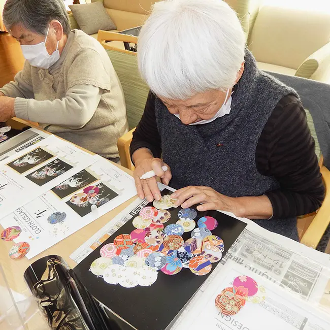 介護施設での制作風景